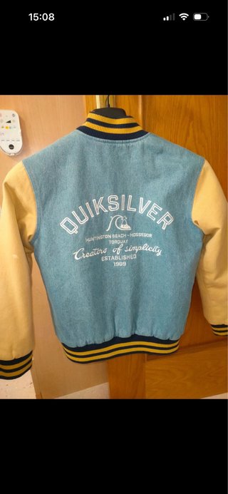 Chaqueta Beisbolera Quiksilver Azul y Amarillo.