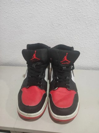 Zapatillas Jordan Altas Negras y Rojas