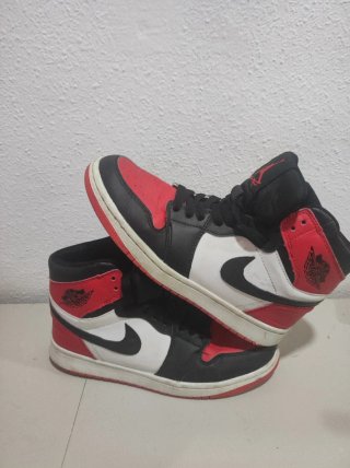 Zapatillas Jordan Altas Negras y Rojas