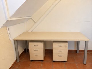 Silla de oficina piel beige giratoria