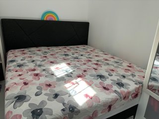 Cama 180 con cabecero tapizado incluye colchon