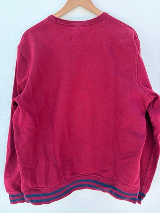 Sudadera GAP Roja con Diseño de Zapatilla