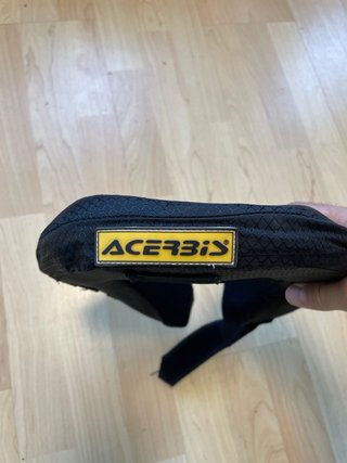 Collarín Acerbís Negro