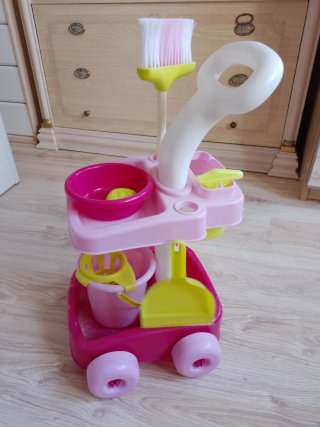 Carrito de limpieza de juguete desmontable.