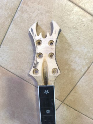 Mástil de guitarra con decoración