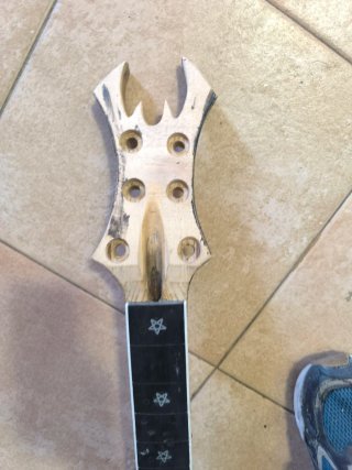 Mástil de guitarra con decoración