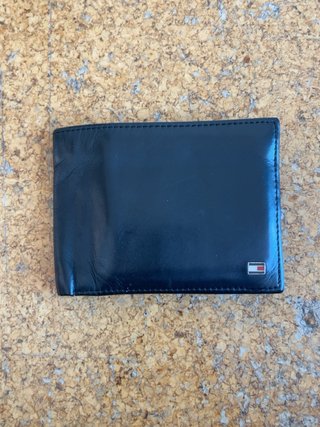 Cartera Tommy Hilfiger de piel negra