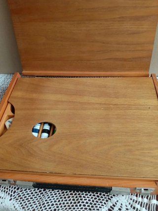 Maletín de pintura de madera.