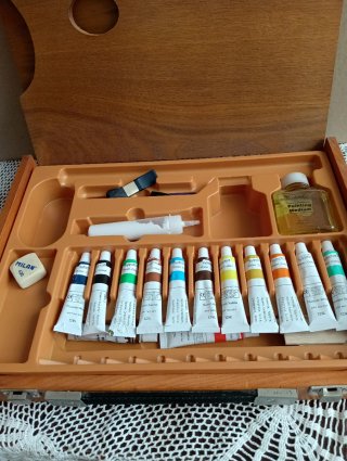 Maletín de pintura de madera.