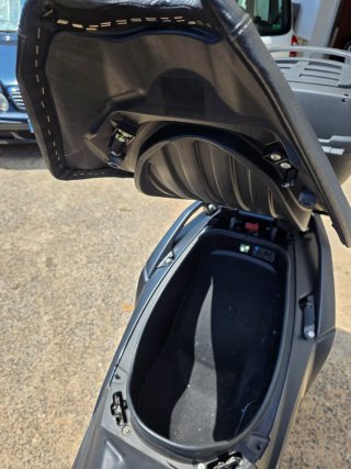 Kymco AK 550 2020 - 16.628 km - Baúl SHAD