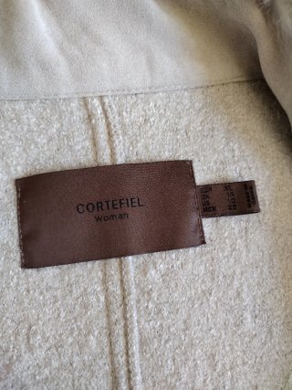 Chaleco pelo beige con cinturón