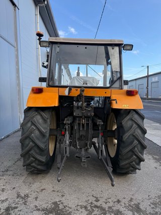 Tractor Renault ceres 330 año 2001 con 6500horas.
