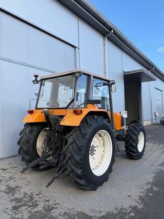 Tractor Renault ceres 330 año 2001 con 6500horas.