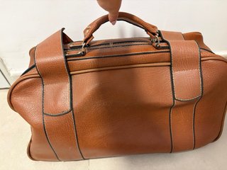 Lote; Bolsa de viaje Piel y maletín Ángel Andrés