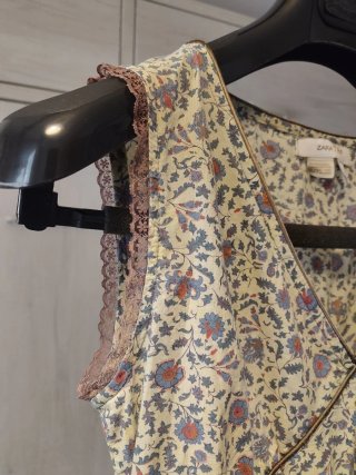 Vestido ZARA floral talla M