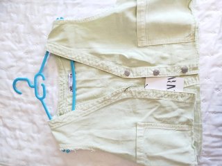 Chaleco vaquero verde Zara