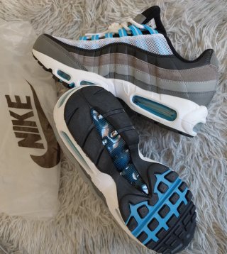 Zapatillas bambas sneakers Nike Air 95, talla 43
