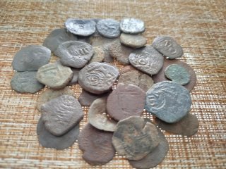 Monedas antiguas resellos y maravedíes
