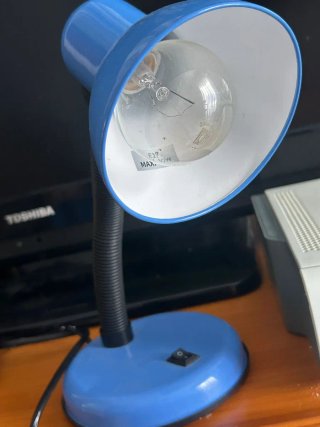 Lámpara de escritorio azul