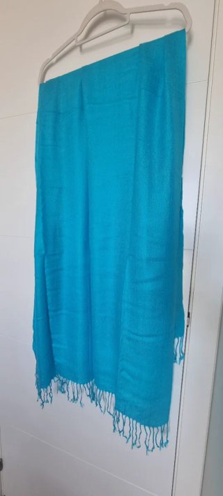 Pashmina azul turquesa con flecos
