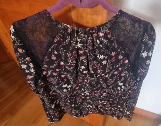 Blusa Bershka negra floral encaje Talla M