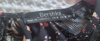 Blusa Bershka negra floral encaje Talla M