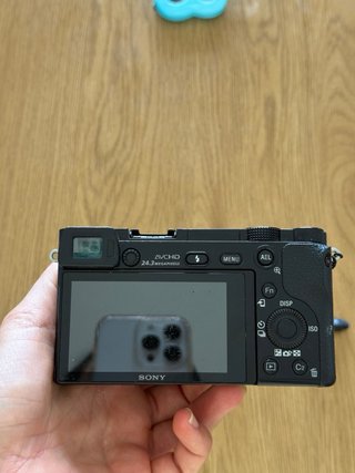 Sony Alpha 6000 (α6000) + Objetivo E 18–55mm