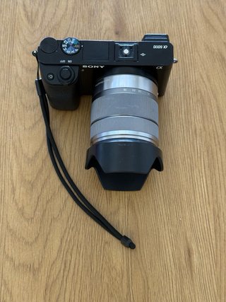 Sony Alpha 6000 (α6000) + Objetivo E 18–55mm