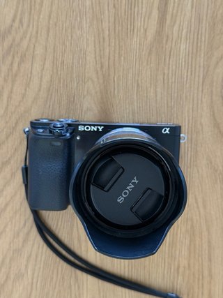 Sony Alpha 6000 (α6000) + Objetivo E 18–55mm