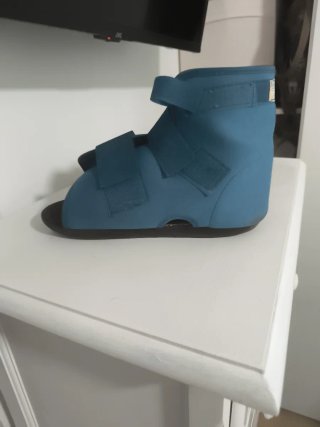 Zapato ortopédico abierto azul