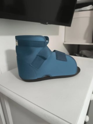 Zapato ortopédico abierto azul