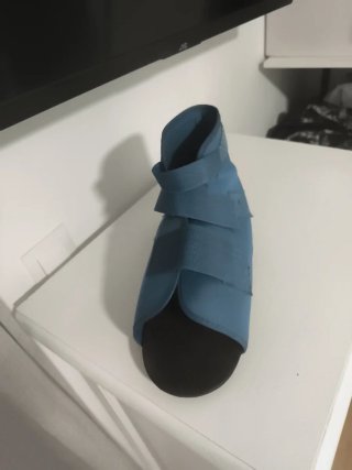 Zapato ortopédico abierto azul