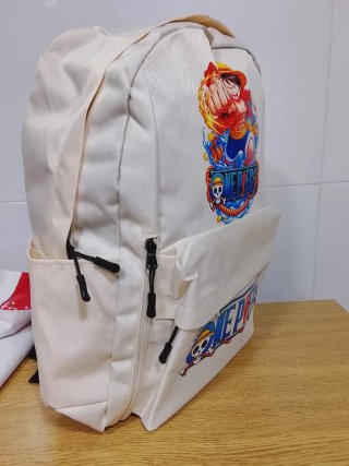 Mochila One Piece con etiqueta