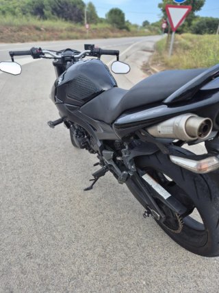 Suzuki GSR Naked Negra