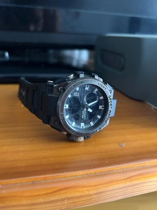 Reloj Deportivo Negro y Plateado
