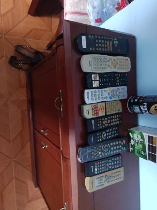 Mandos a distancia TV varios. 10 mandos. 4 € unida