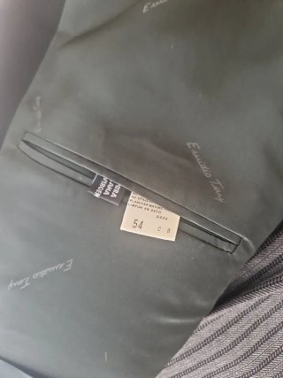 Traje negro media etiqueta