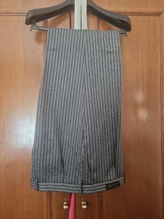 Traje negro media etiqueta