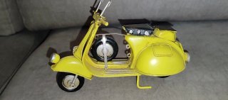 Vespa Decorativa Amarilla in metallo