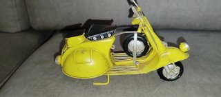 Vespa Decorativa Amarilla in metallo