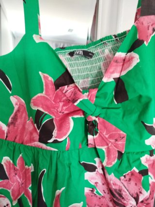 Blusa verde Zara flores rosas