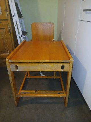 Trona convertible en mesa de madera