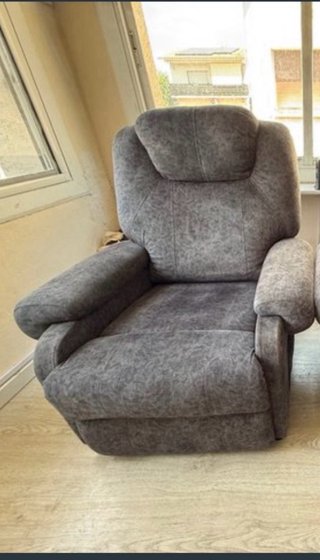 Butaca reclinable de tela gris
