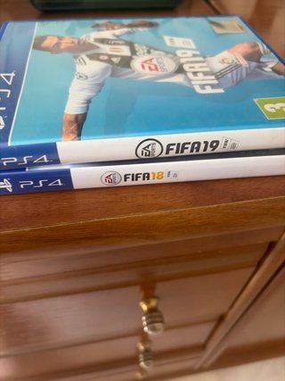 PS4 Slim 500GB + 2 Mandos + 2 Juegos