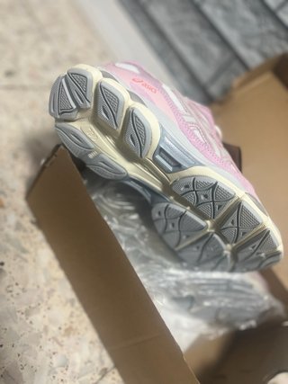 Zapatillas ASICS rosas y blancas