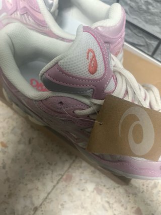 Zapatillas ASICS rosas y blancas