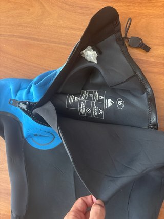 Traje de neopreno gris y rojo surf kit kitesurf
