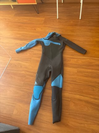 Traje de neopreno gris y rojo surf kit kitesurf