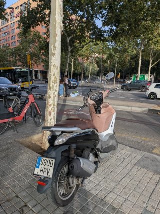 Piaggio Beverly 125 Scooter