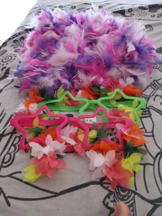 Accessori Carnevale Boa piuma, occhiali e collana hawaiana